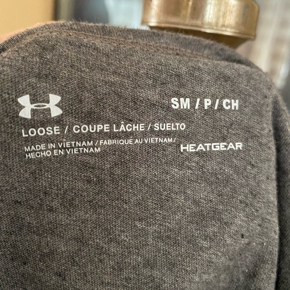 Under Armour heatgear The Rock cropped t-shirt. Size small - Picture 3 of 3